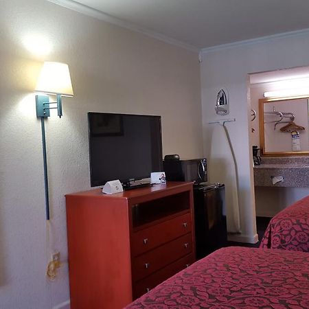 Days Inn By Wyndham Tallahassee-Government Center Eksteriør billede