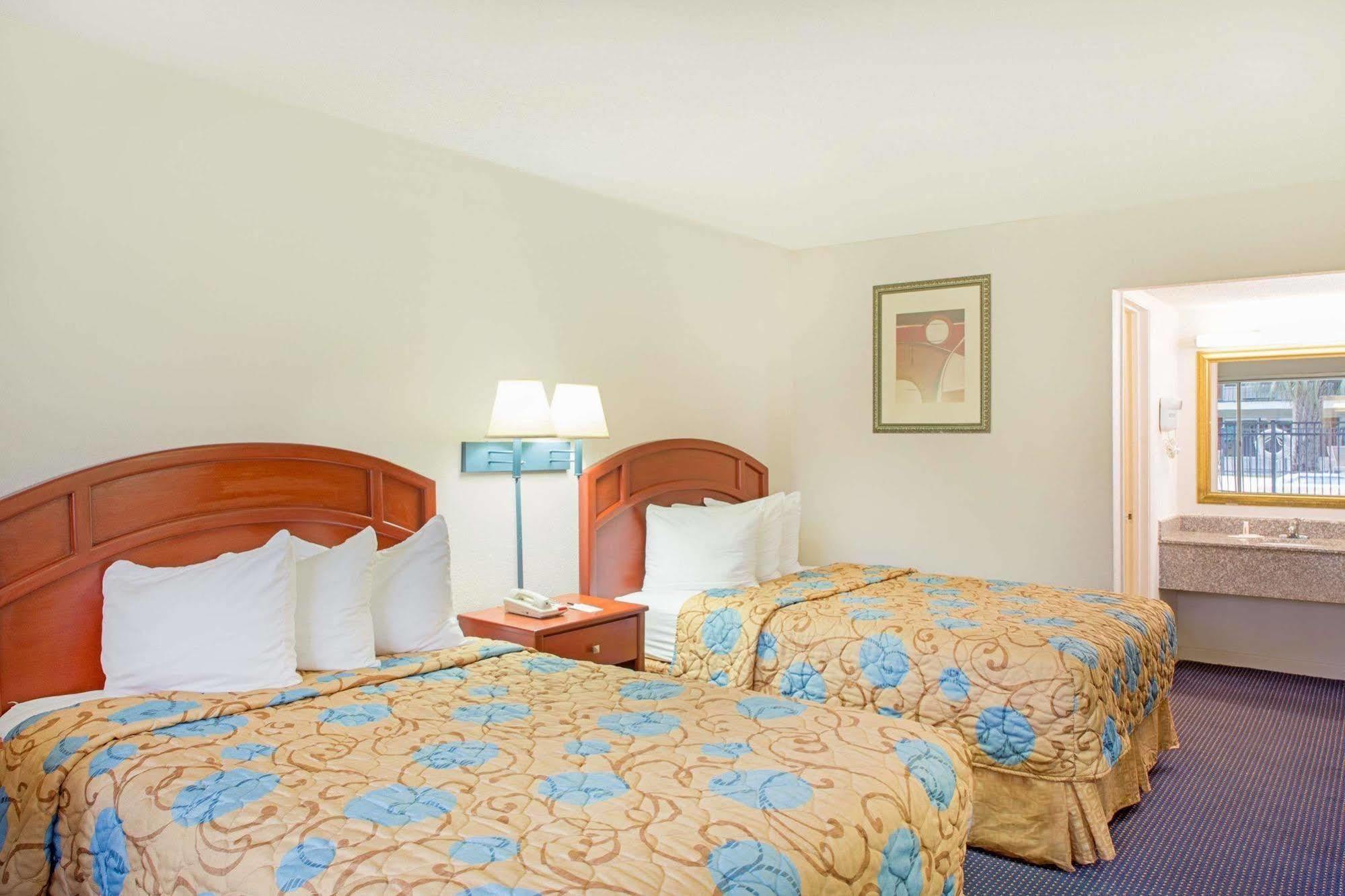 Days Inn By Wyndham Tallahassee-Government Center Eksteriør billede