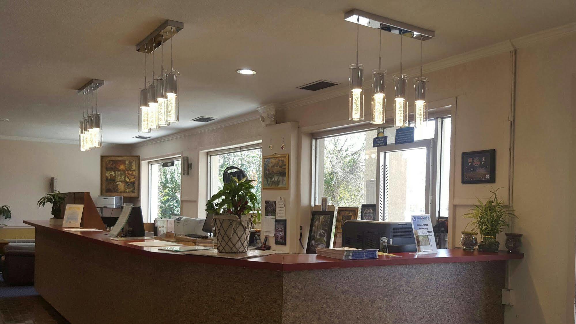 Days Inn By Wyndham Tallahassee-Government Center Eksteriør billede