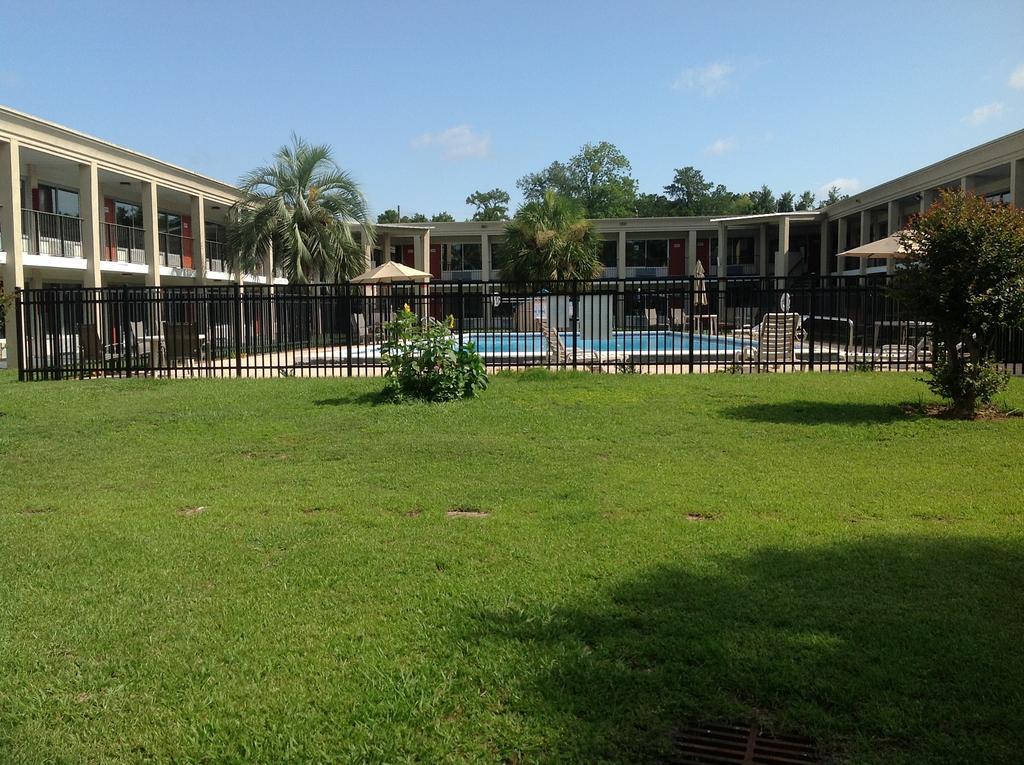 Days Inn By Wyndham Tallahassee-Government Center Eksteriør billede